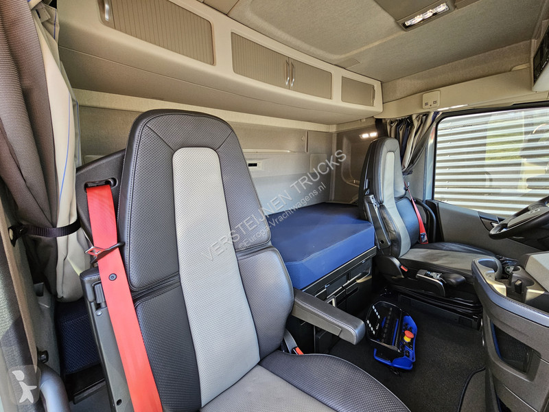Camion Volvo / 10x4 / ERKIN 250.000 / JIB /...