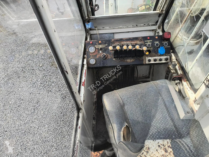 Macara Volvo NL12 420 6x4 CRANE 60T/M - VIDEOS...
