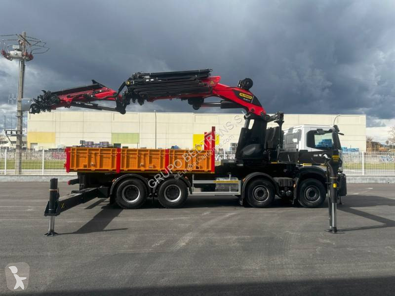 Camion Iveco Grúa