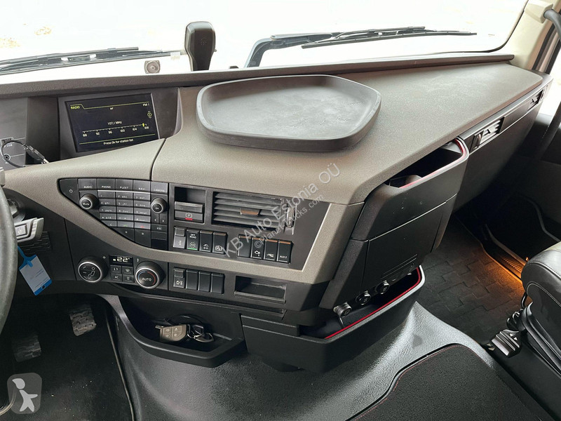 Camion Volvo 8x4 COMBI / PLATFORM + TRACTOR /...