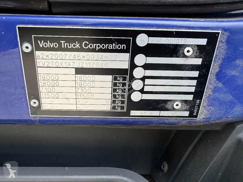 Kamion Volvo 250 4X2 3 UNITS CARGO LOCK +...
