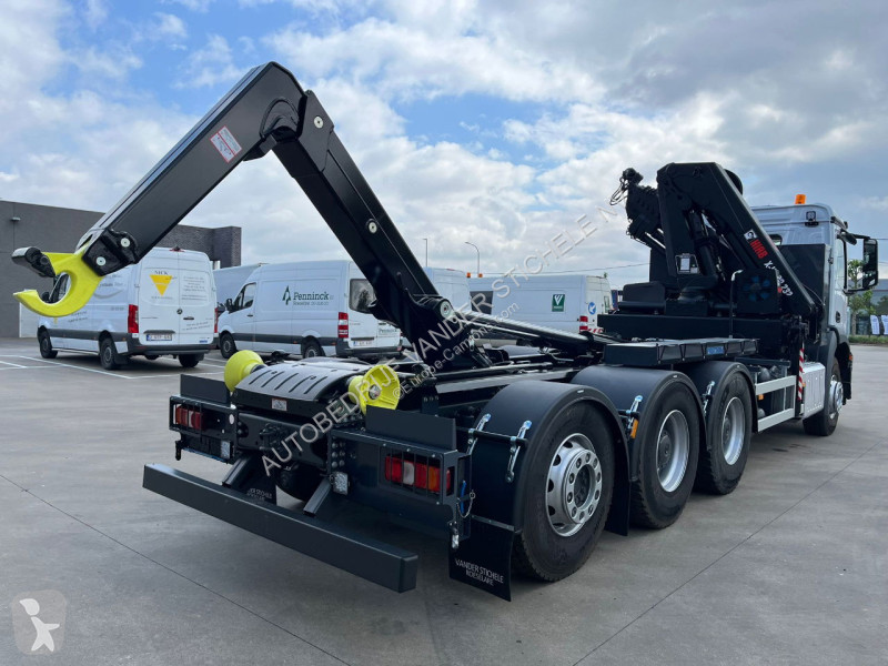 Vrachtwagen Mercedes 3240