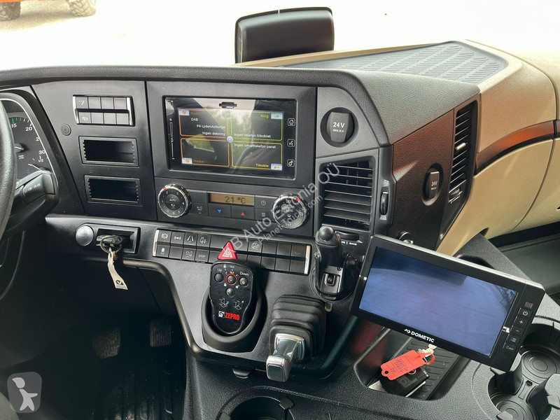 Kamion Mercedes 1827 4x2 TK UT SPECTRUM / BOX...