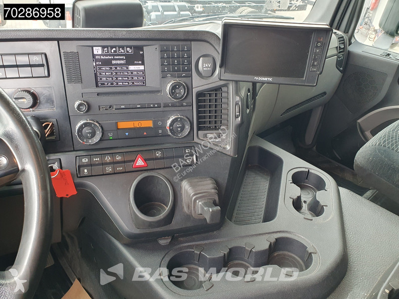Vrachtwagen Mercedes 1827 4X2 2000kg...