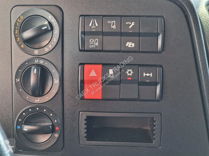 Kamion Mercedes 1524 Box with sidedoors - Zepro...