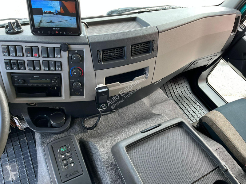 Kamion Volvo 350 6x2*4 BOX L=5383 mm