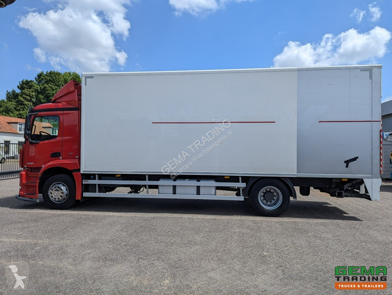 Kamion Mercedes 2027 4x2 Daycab Euro6C - Closed...