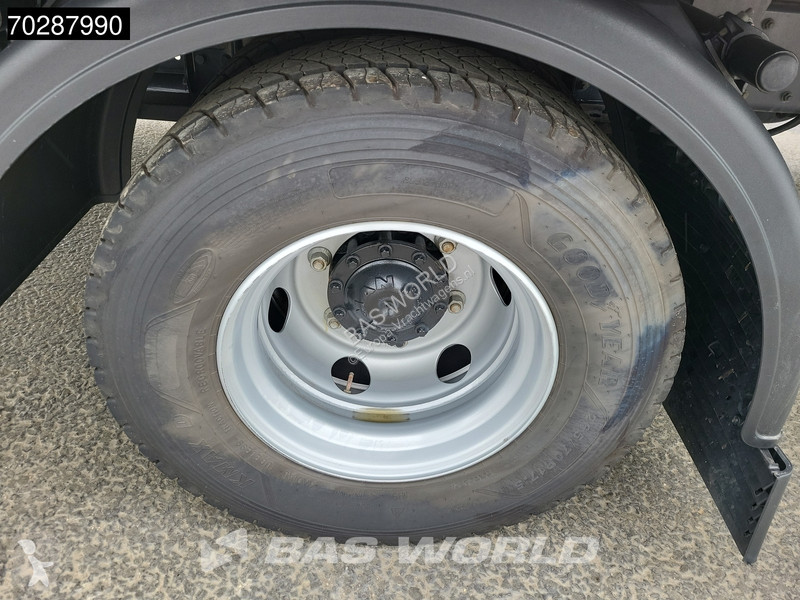 Vrachtwagen MAN 12.250 4X2 12tonner 1500kg...