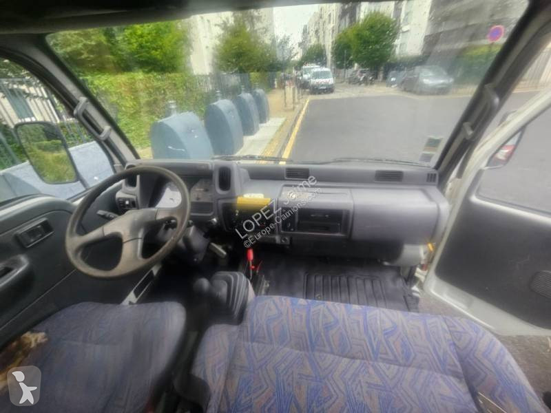 Véhicule utilitaire Nissan