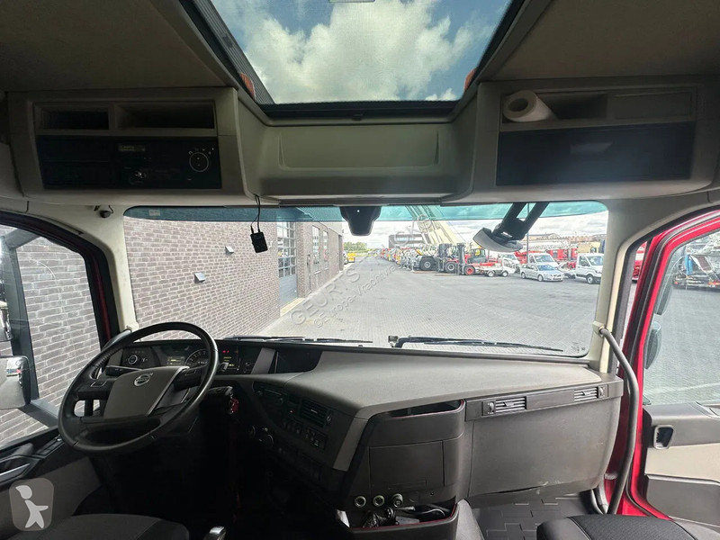Lastbil Volvo 500 8X2F R BAKWAGEN MET FASSI...