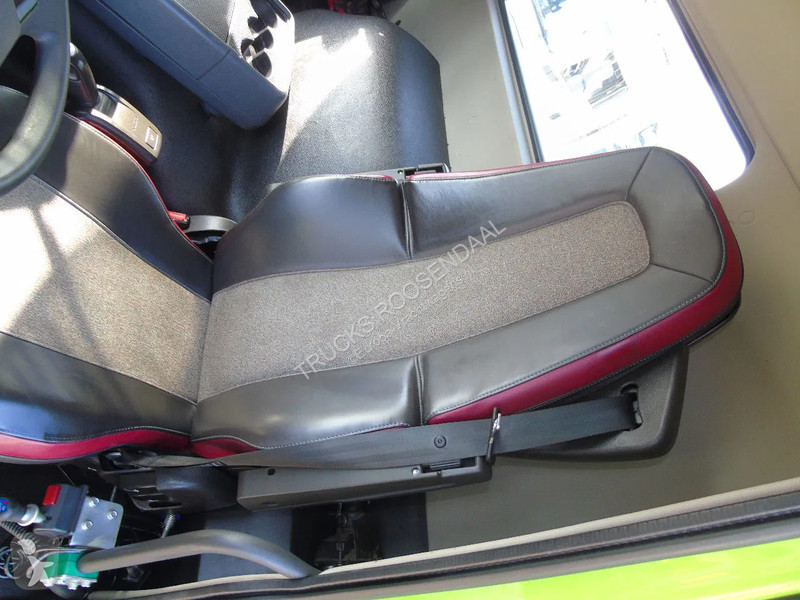 Vrachtwagen Volvo 420 + 8x4 + PALFINGER 24.001...