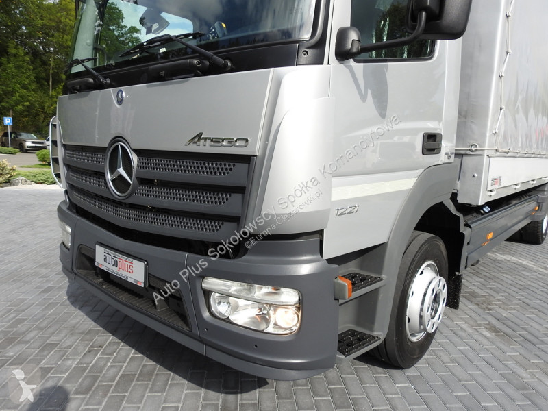 شاحنة Mercedes 1221 ATEGO