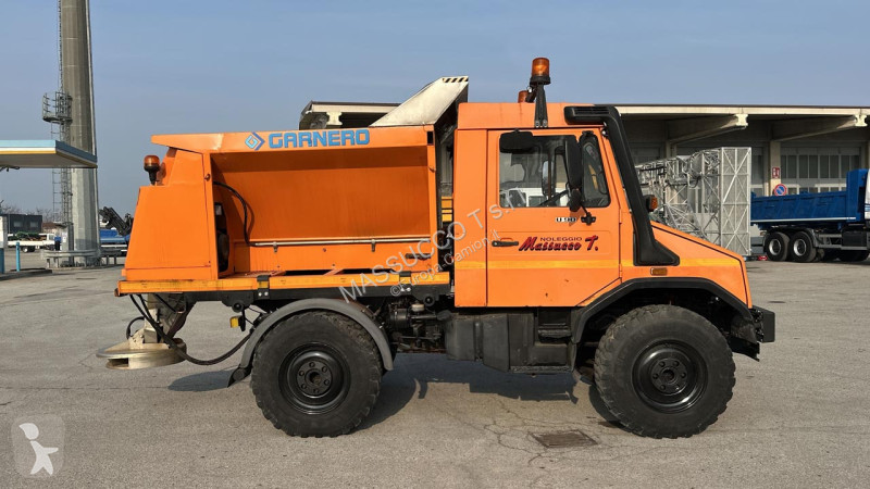 شاحنة Mercedes UNIMOG U90 4X4