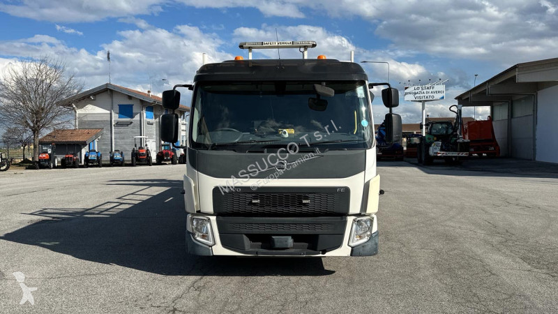 شاحنة Volvo FE 250 4X2