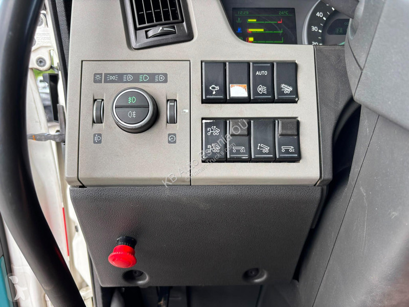 شاحنة Volvo 500 8x4*4 HIAB 144E-5 / BOX L=5992 mm