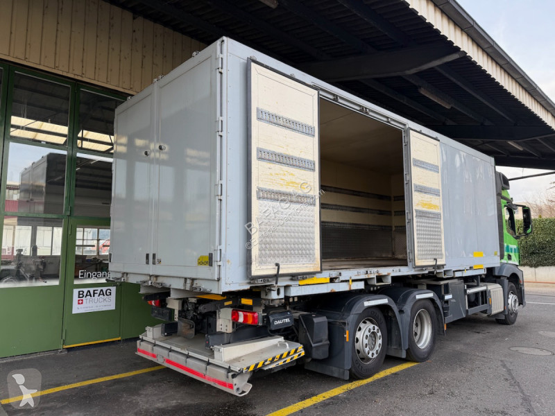 شاحنة Mercedes actros 2543 6x2