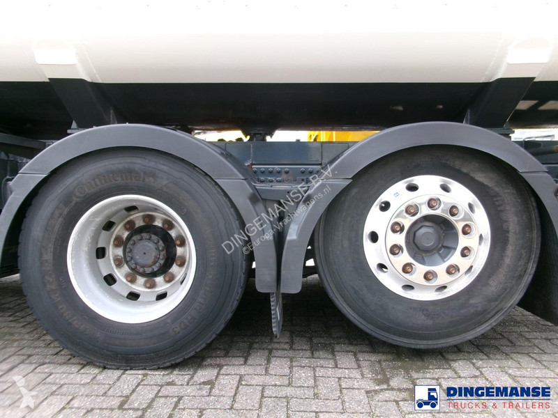 شاحنة Volvo 380 6X2 fuel tank 20.6 m3 / 4 comp