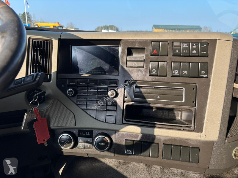 شاحنة Volvo 500 8x4*4 HIAB XR 20 / L=5600 mm