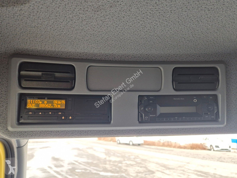 شاحنة Mercedes 816 4x2 Möbelkoffer 3 Sitze