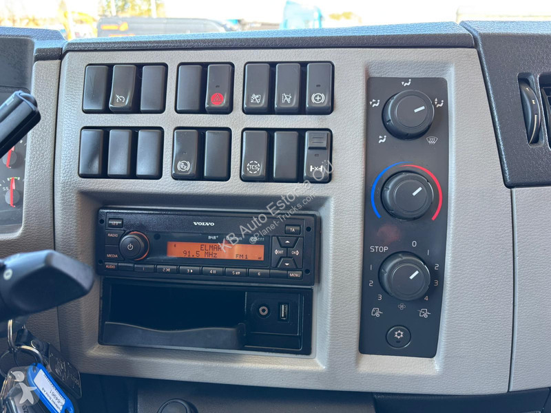 شاحنة Volvo 210 4x2 BOX L=7558 mm