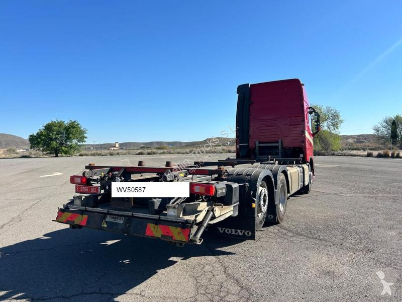 شاحنة Volvo 500 6X2 Elevador 2000kgs
