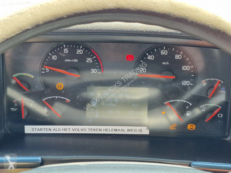 شاحنة Volvo 460 Berdex 3 deck livestock -...