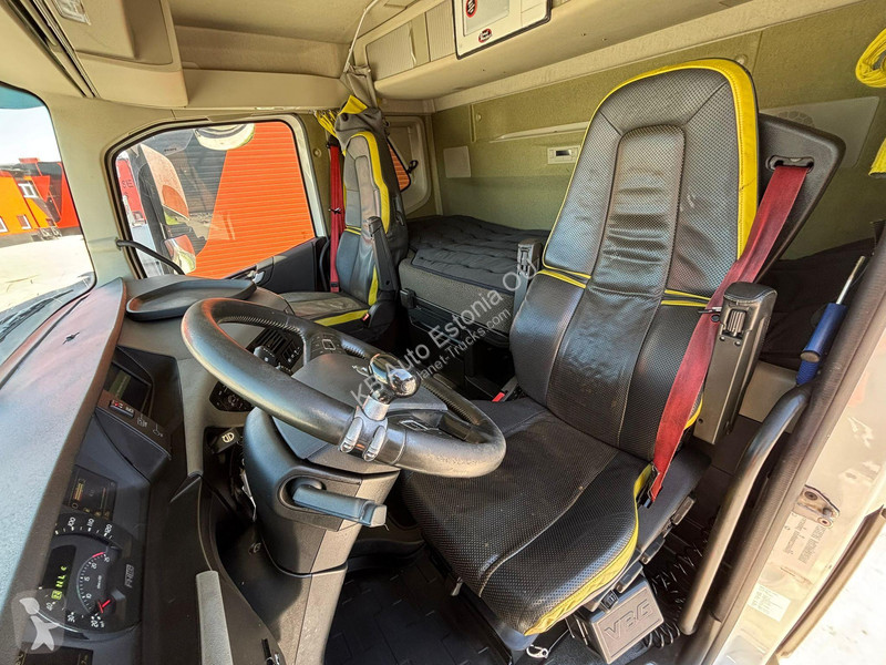 شاحنة Volvo 750 8x4*4 BOX L=6080 mm