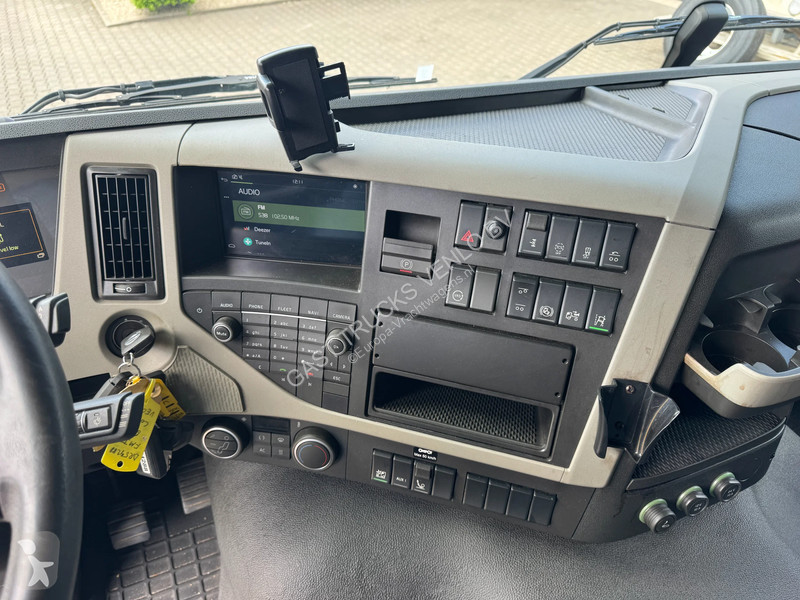 شاحنة Volvo 330 6x2*4 BDF + Lift Only 309Tkm!...