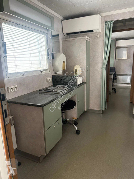 شاحنة Renault 220 MEDISCHE VRACHTWAGEN /CAMION...