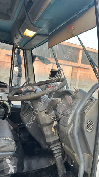 آلة لصيانة الطرق Iveco