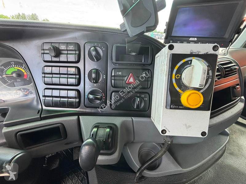 شاحنة Mercedes 3244 8x4 CIFA SL 9 m3