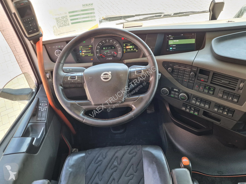 شاحنة Volvo 16750 Globetrotter 8x4*4 - Chassis...