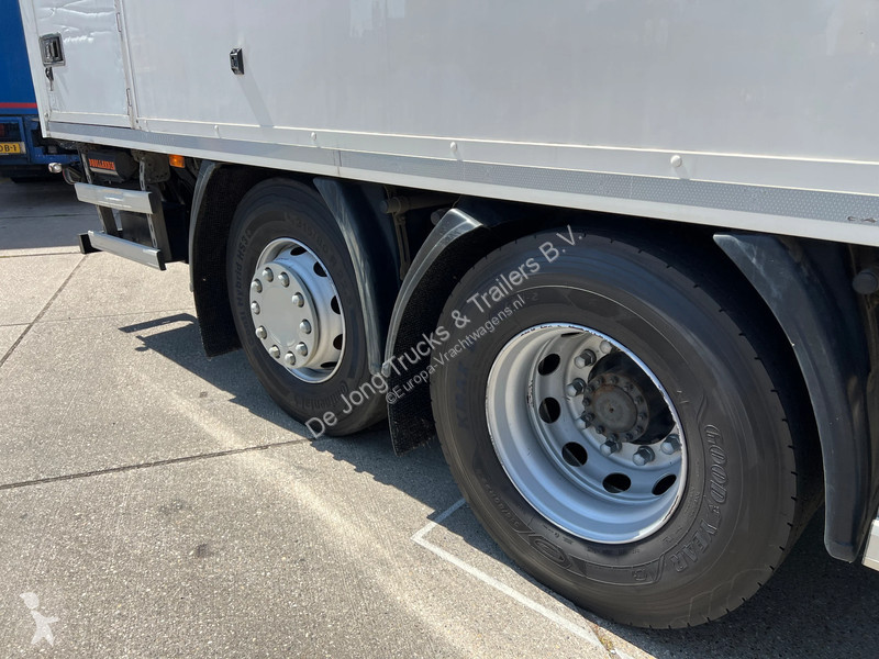 شاحنة Renault D Wide 28.320 / 6x2 / Closed box...