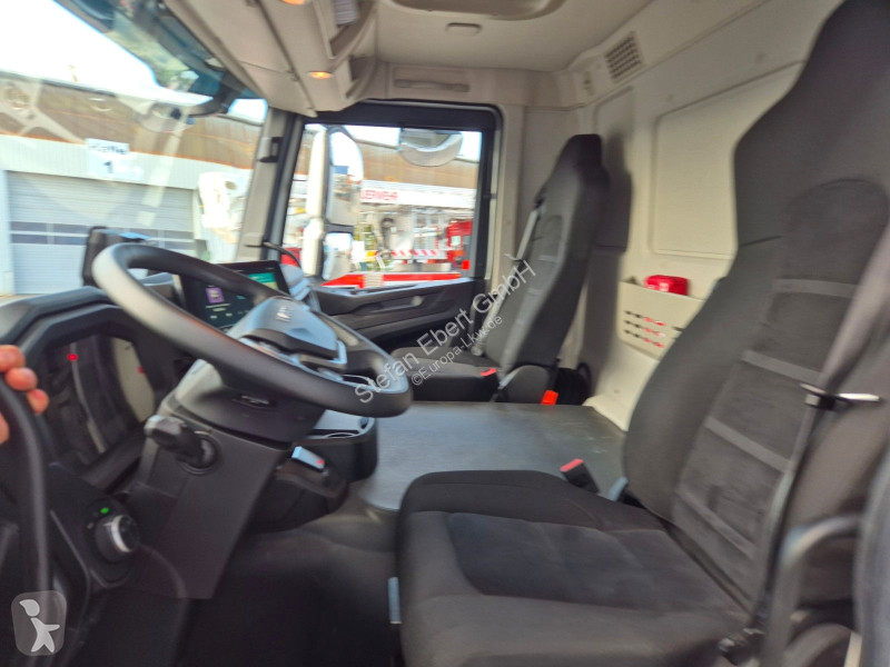 شاحنة Iveco AD190S40/FP Lamberet Mitsubishi LBW...