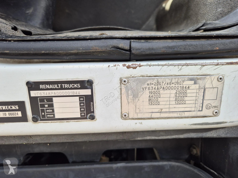 شاحنة Renault 430 11000L INSULATED INOX TANK -...