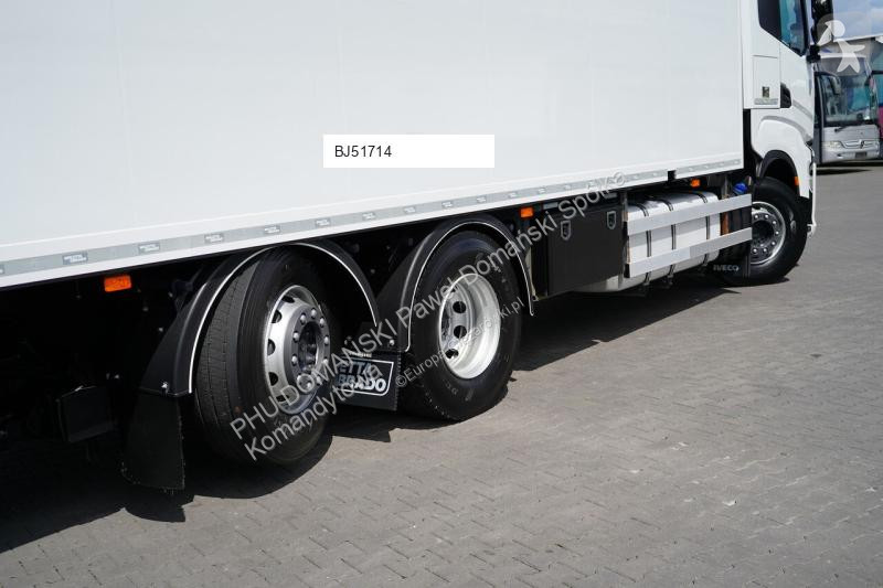 Ciężarówka Iveco / 420 / E 6 / KONTENER + WINDA...