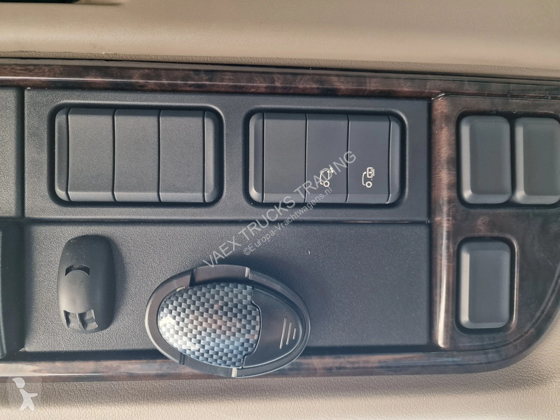 شاحنة DAF 530 6X2 - steel / air - steering axle...
