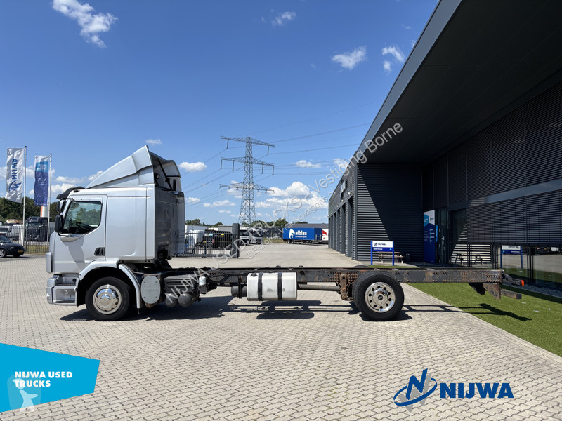 شاحنة Volvo 320 4x2 Bladvering + Trekhaak