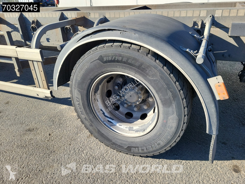 شاحنة Volvo 320  4X2 19t chassis 550cm Radstand...