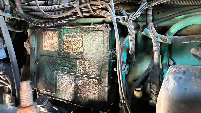 شاحنة Volvo 12380 (LAMES / STEEL SUSP. / BOITE...
