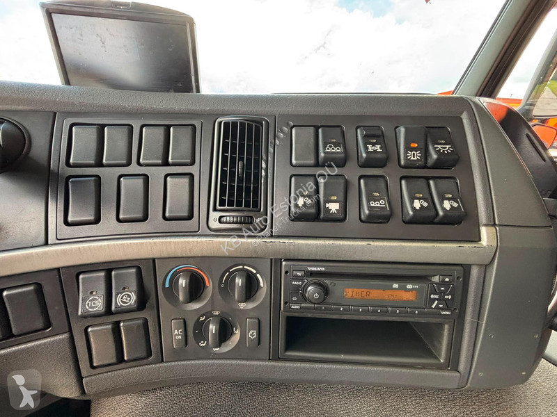 شاحنة Volvo 8x4*4 BERGER L110 / HYVALIFT L=5700 mm
