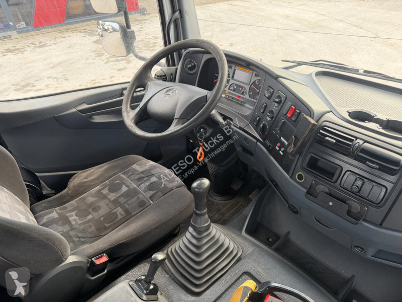 شاحنة Mercedes 1833 met Palfinger PK12000...