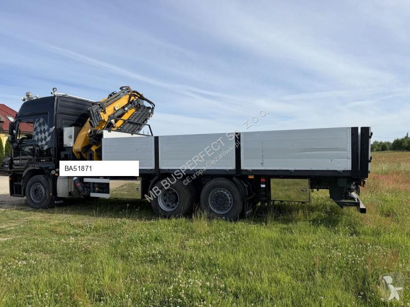 شاحنة Mercedes 3332