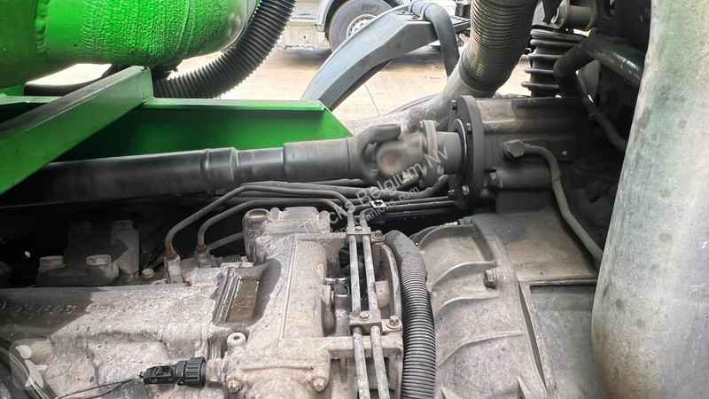 شاحنة Mercedes 2533 (VIDANGEUR / VACUUM /...
