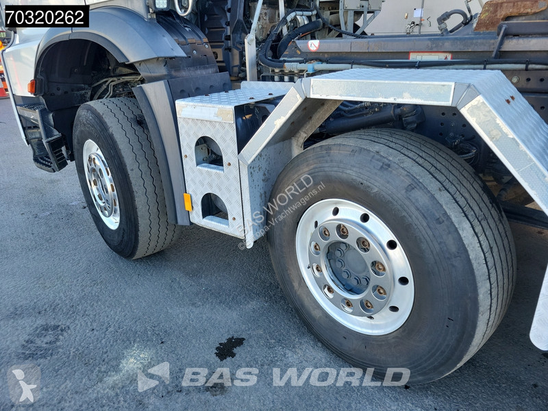 Vrachtwagen Mercedes 3251 8X4 25tons hooklift...