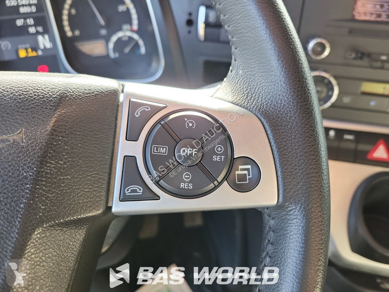Грузовик Mercedes 2563