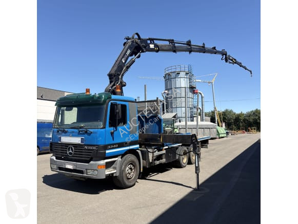 Vrachtwagen Mercedes 3340