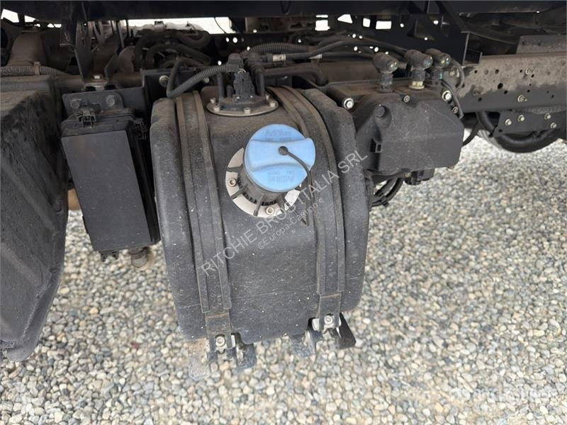 Camión Nissan NT400