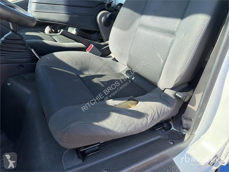 Вантажівка Nissan Socage DA320 19 m on Nissan...