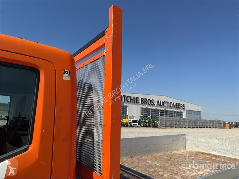 Furgoneta Nissan Flatbed Truck